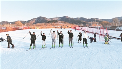 “新年打卡”就来卢医山滑雪场