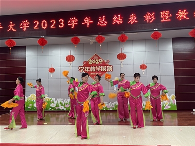 区老年大学：逆龄而上 绽放精彩