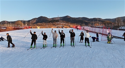 一“潞”风光 满“城”年味 ——潞城区举行“卢医山下过大年”暨卢医山滑雪场媒体开放日活动