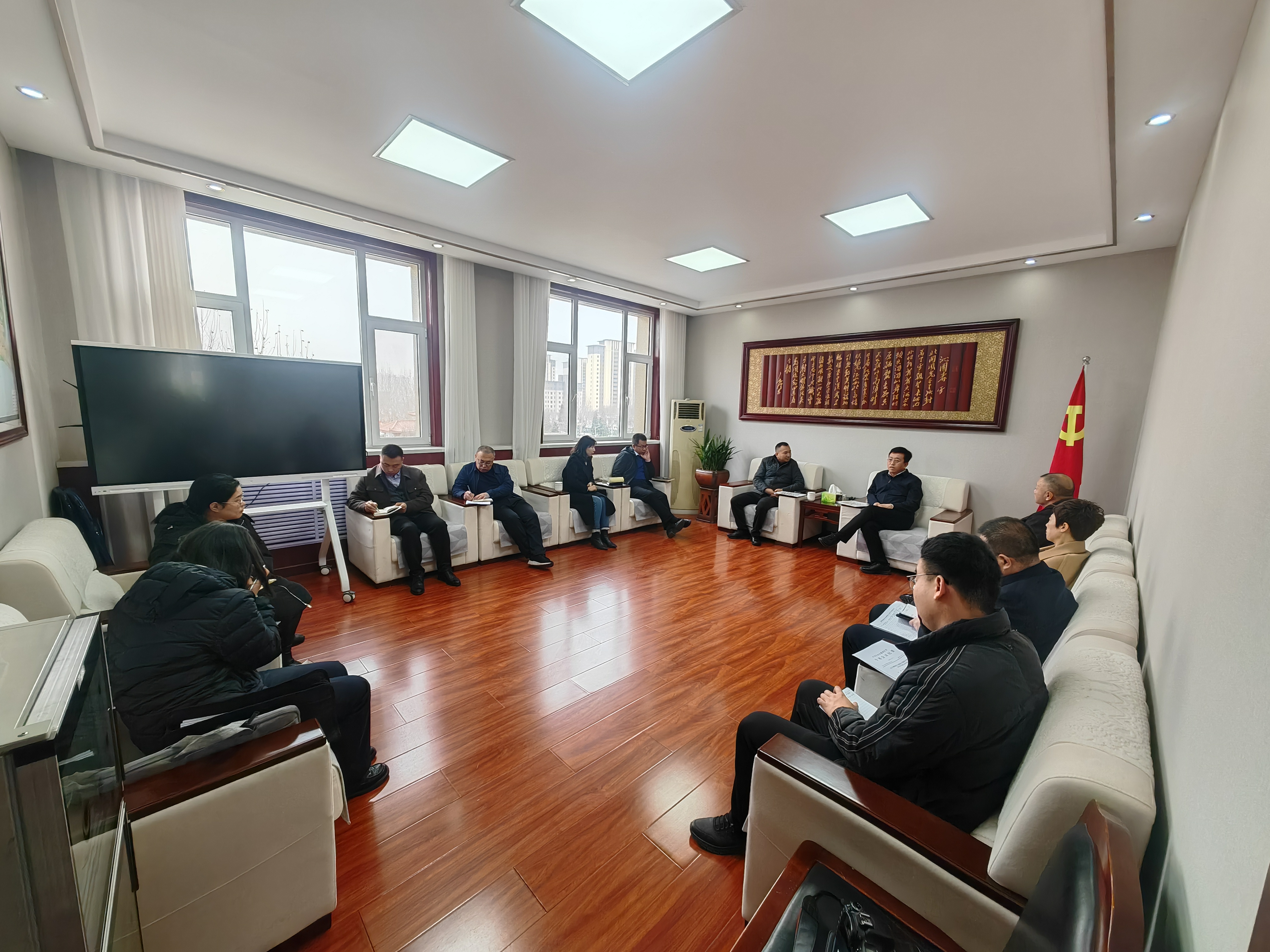 段尧刚主持召开养老服务进社区工作专题会议