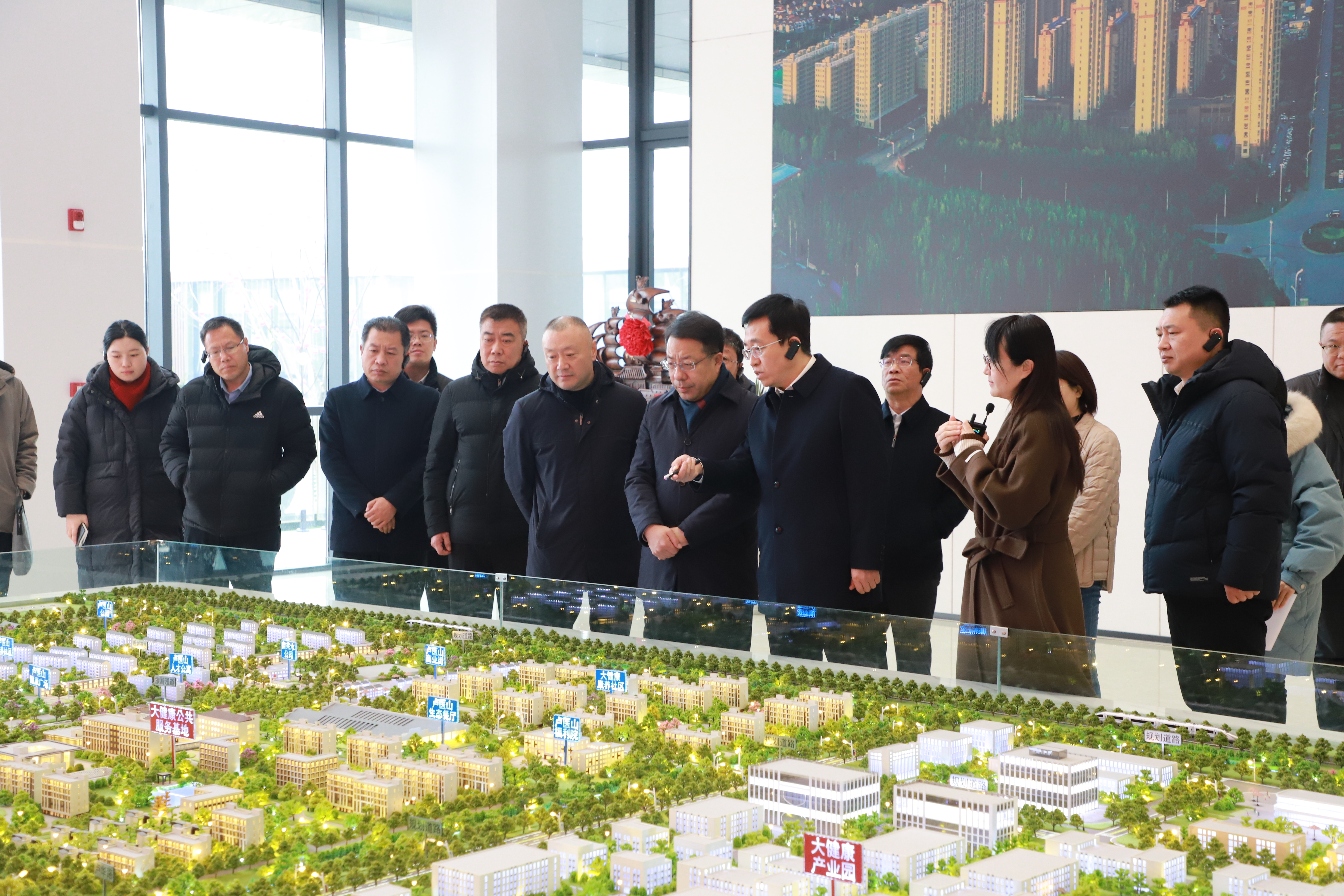 崔元斌在我区调研项目建设情况