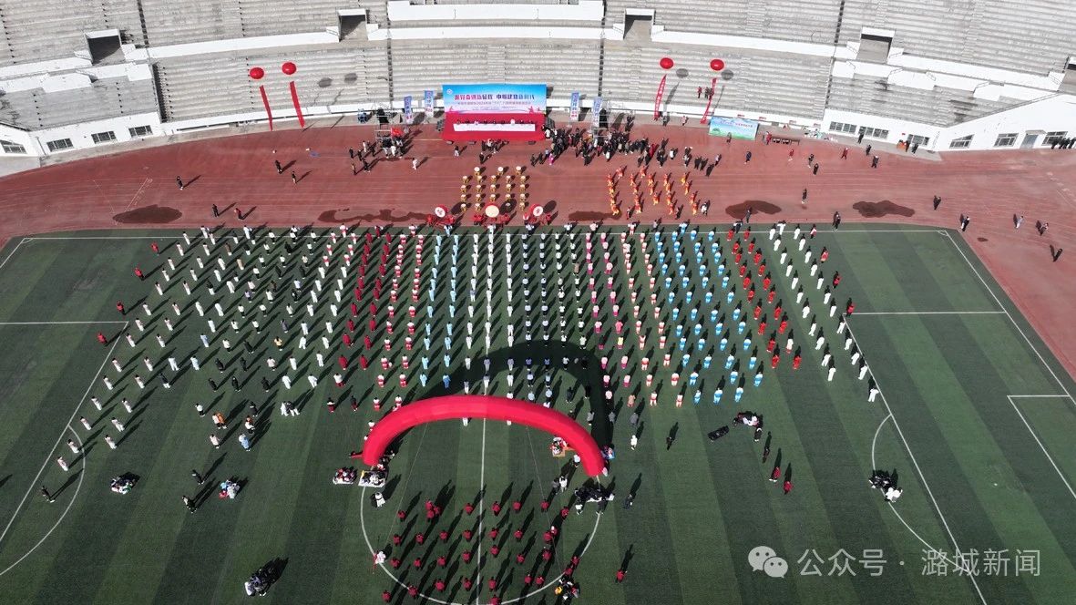 八段锦强身健体 “半边天”节日献艺