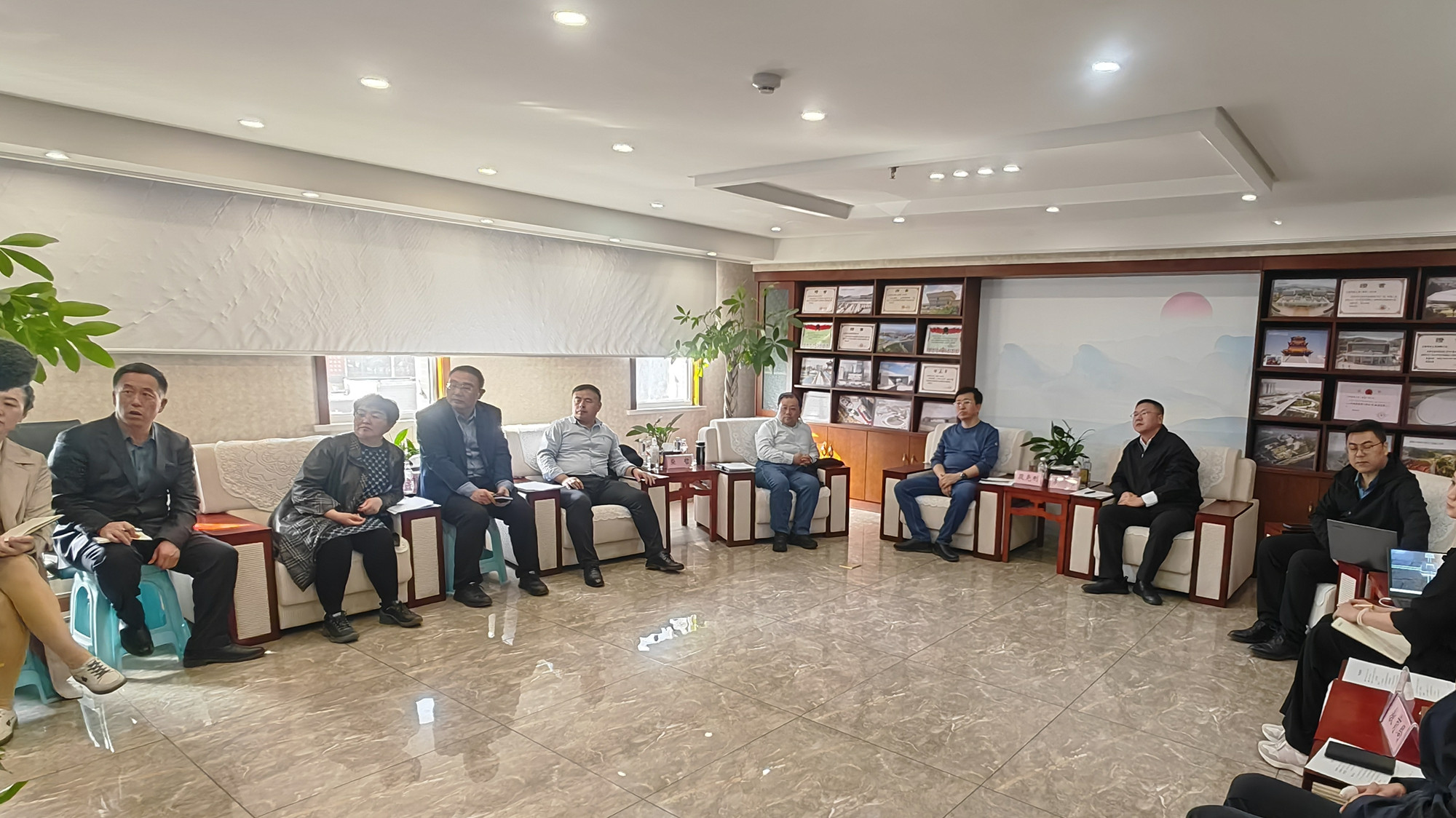 我区召开专题合作交流座谈会