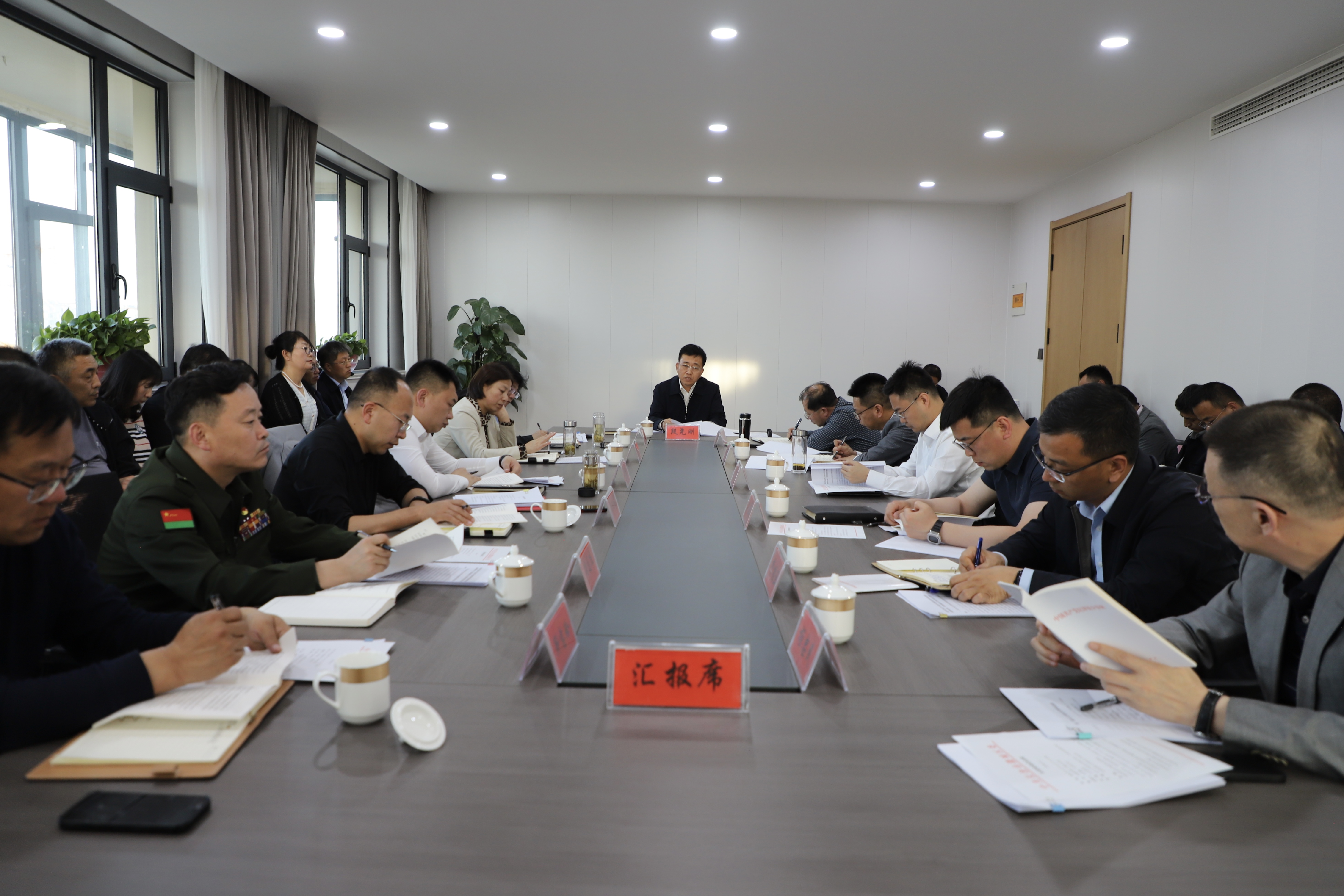 区委常委会召开会议