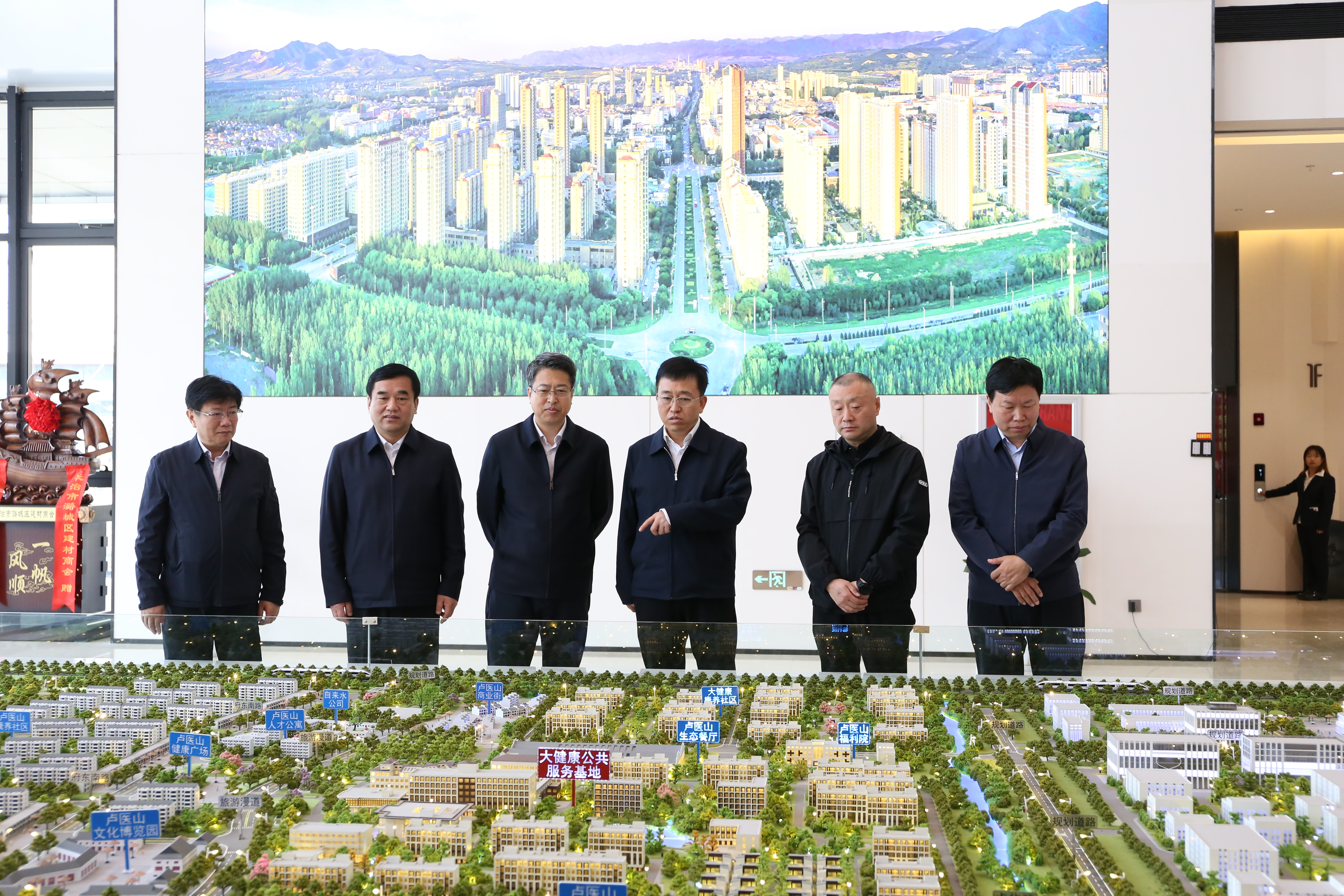 李华荣在我区调研长治市大健康公共服务基地建设运营情况