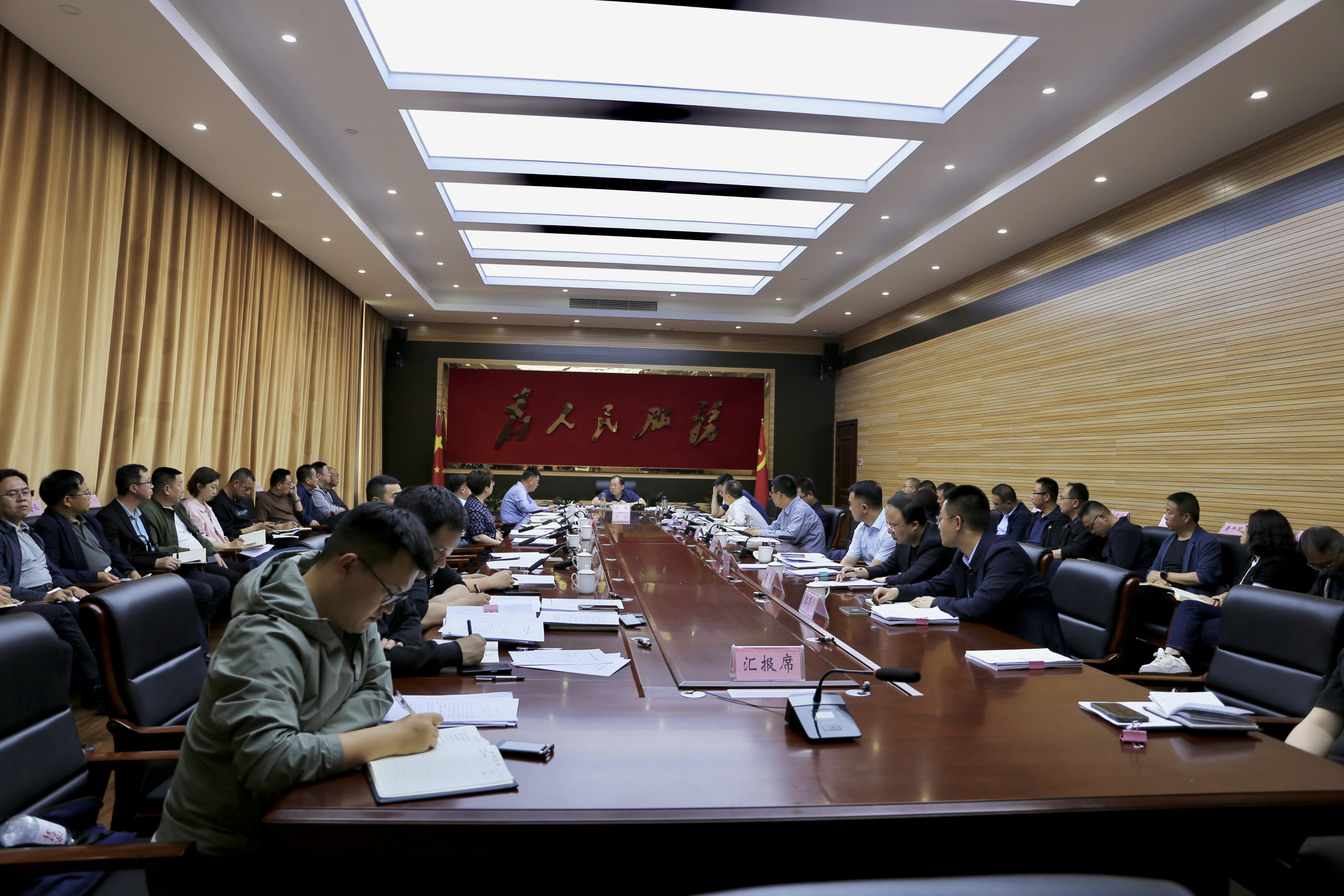 区政府召开党组（扩大）会议