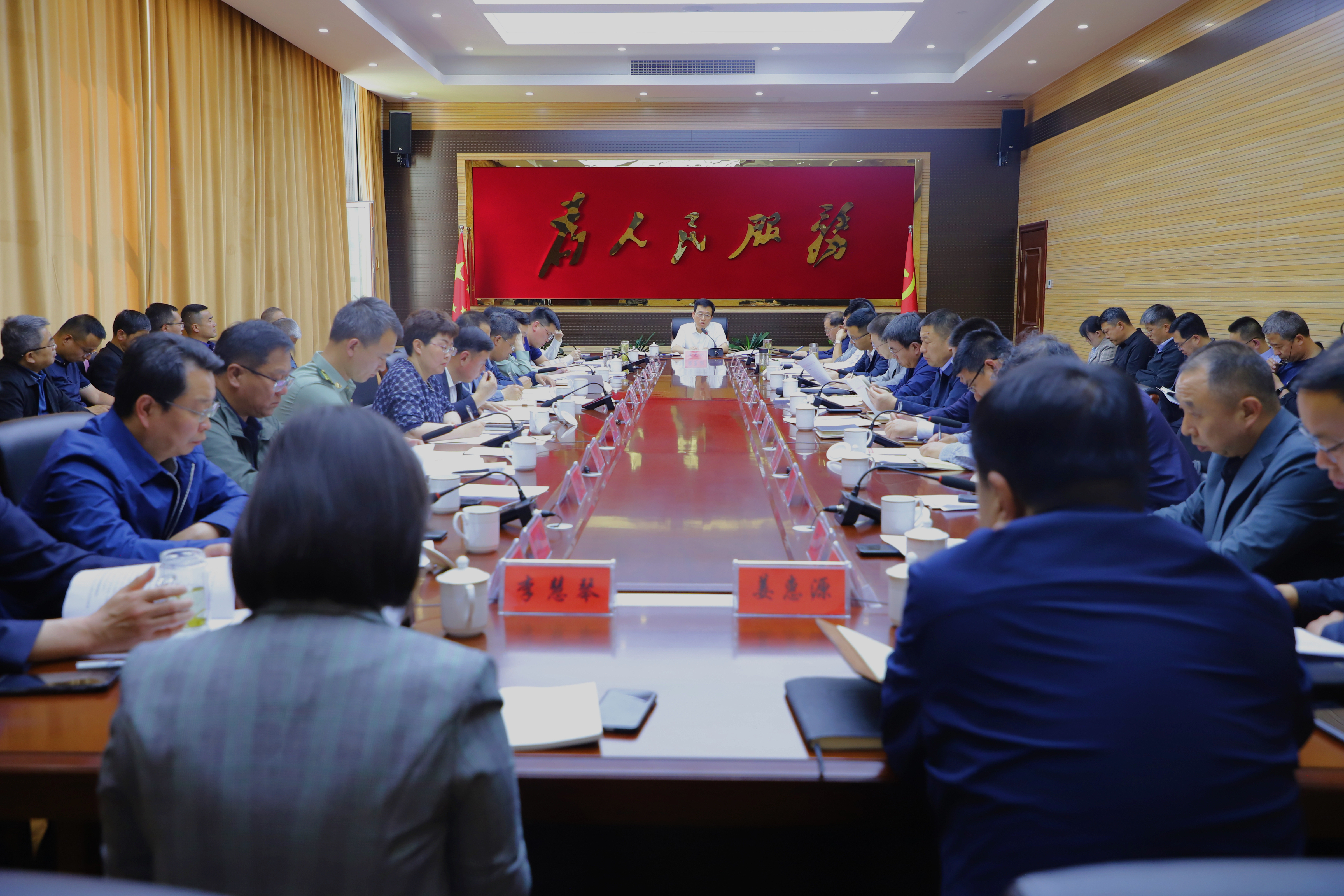 区委理论学习中心组（扩大）会议召开