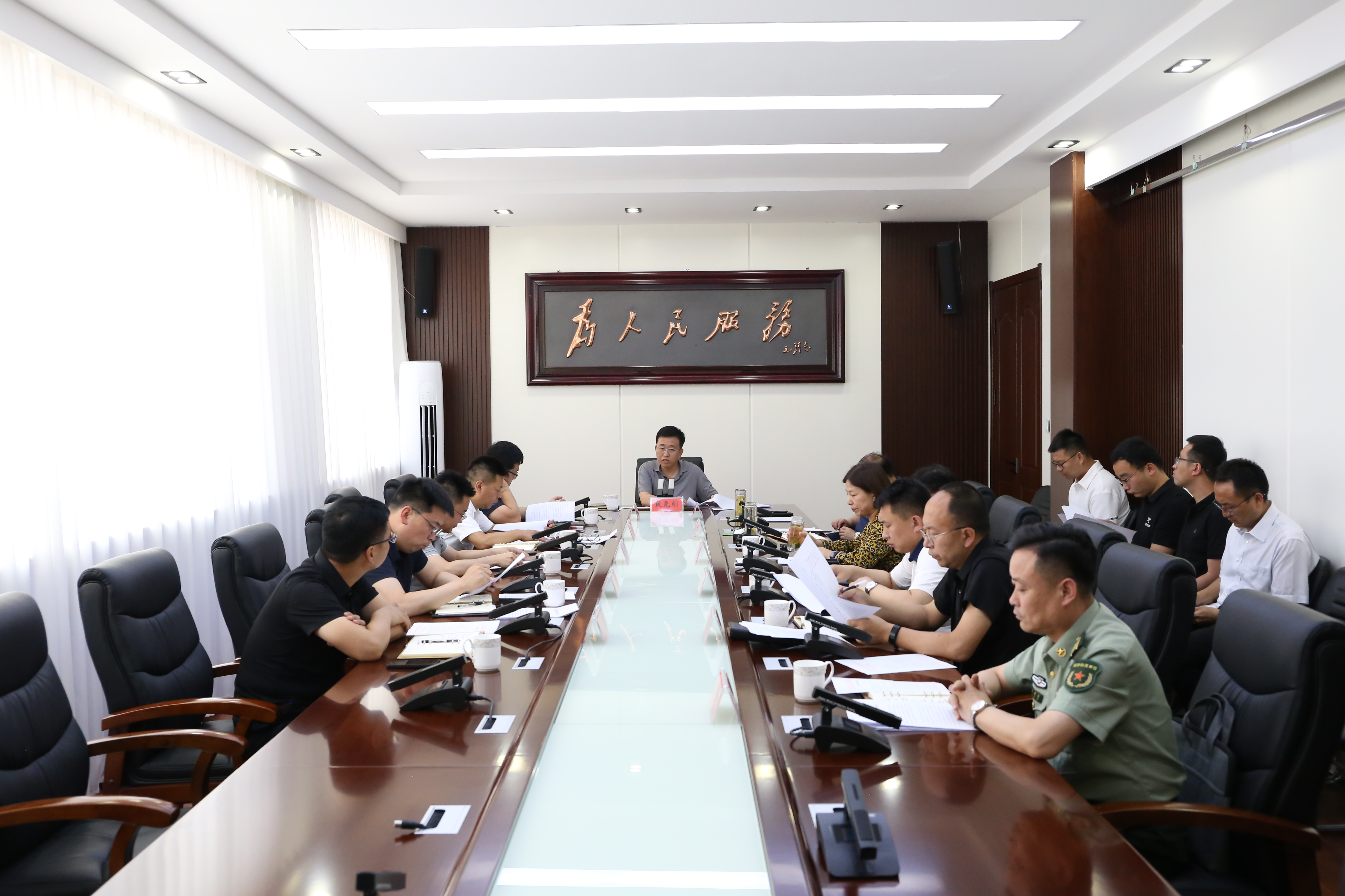 区委常委会召开会议