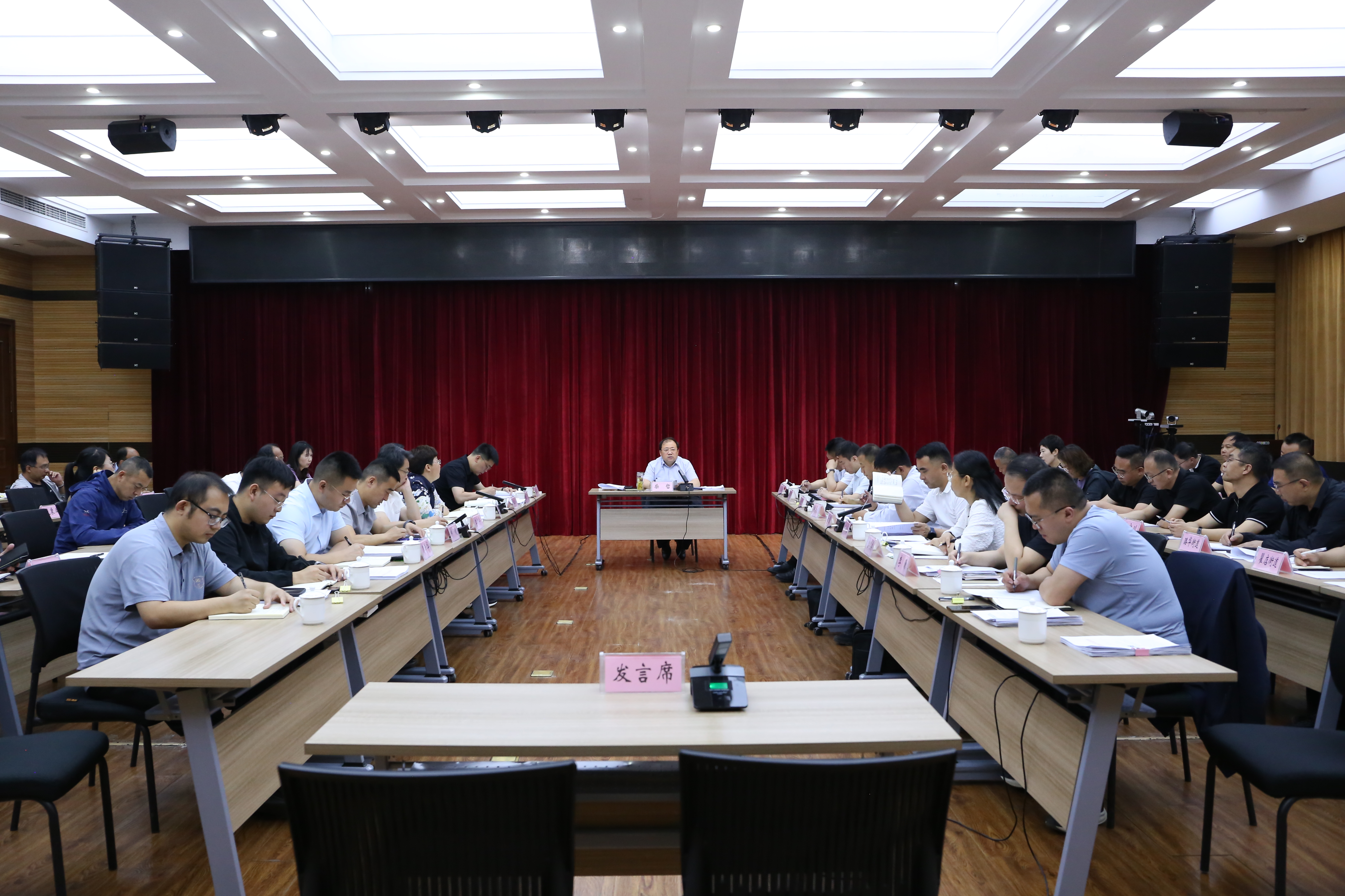 区政府召开常务会议