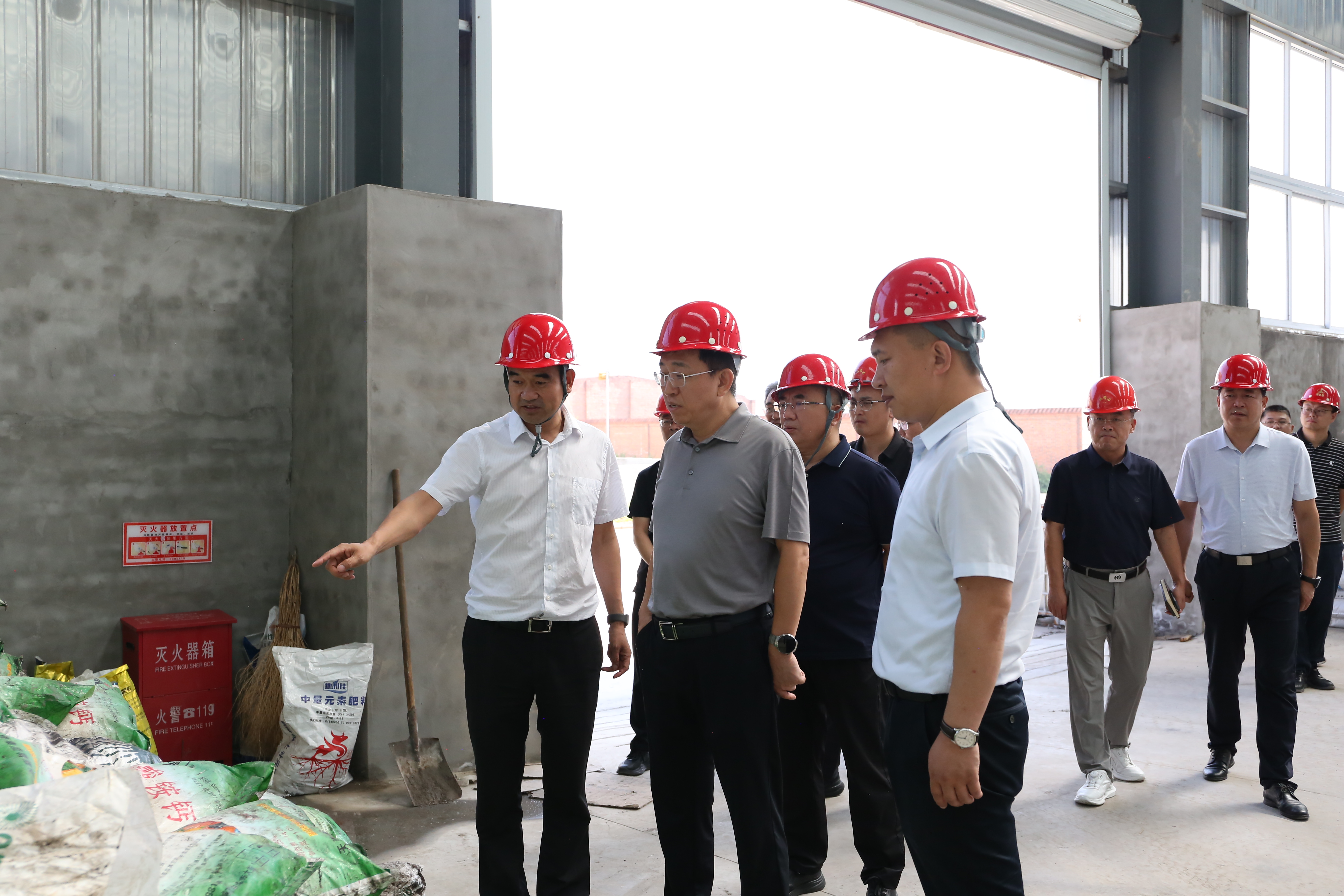 段尧刚带队深入重点企业开展专题调研及入企服务