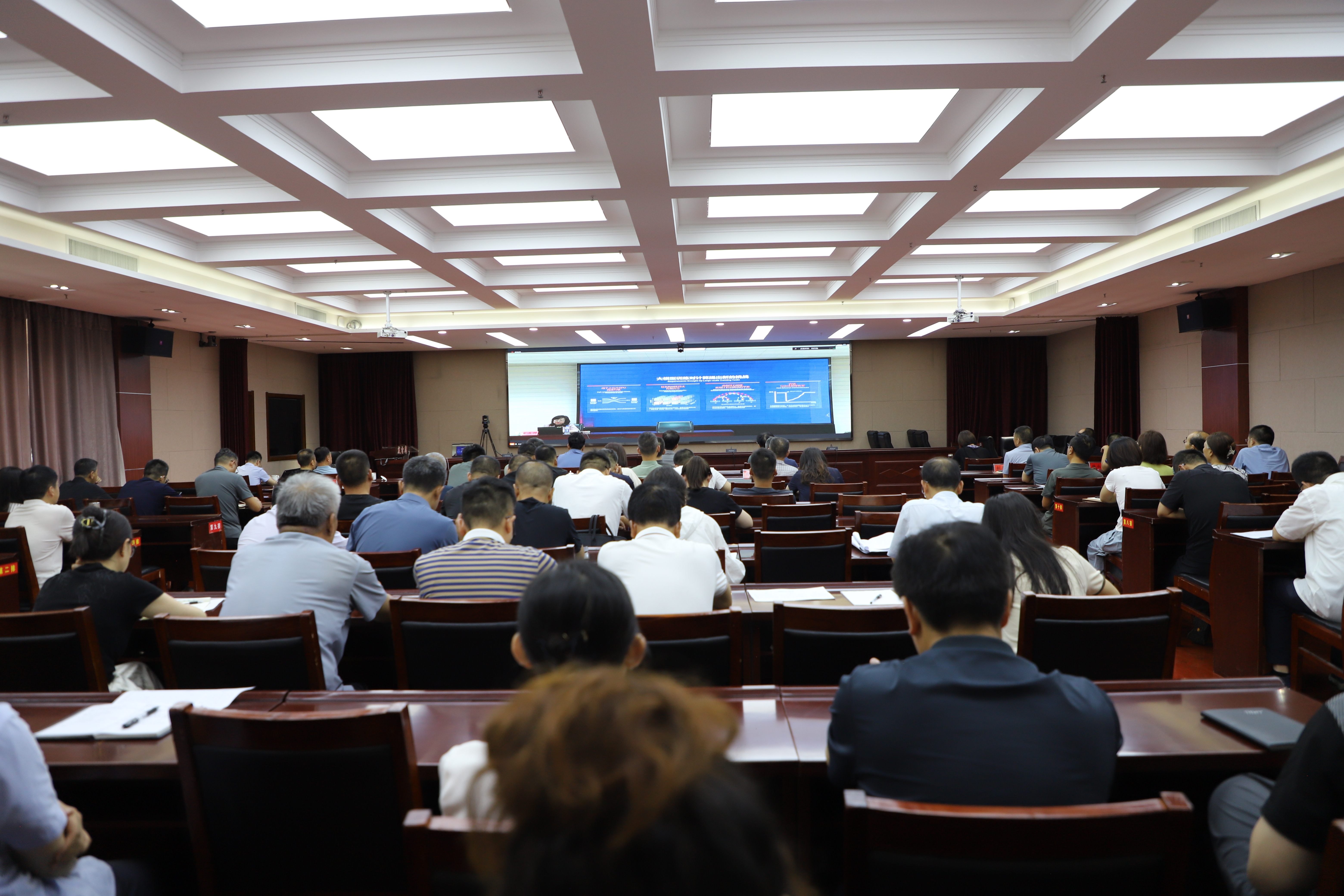 “朝阳凤凰讲堂”潞城区同步课堂暨干部履职能力提升培训（第2期）开讲