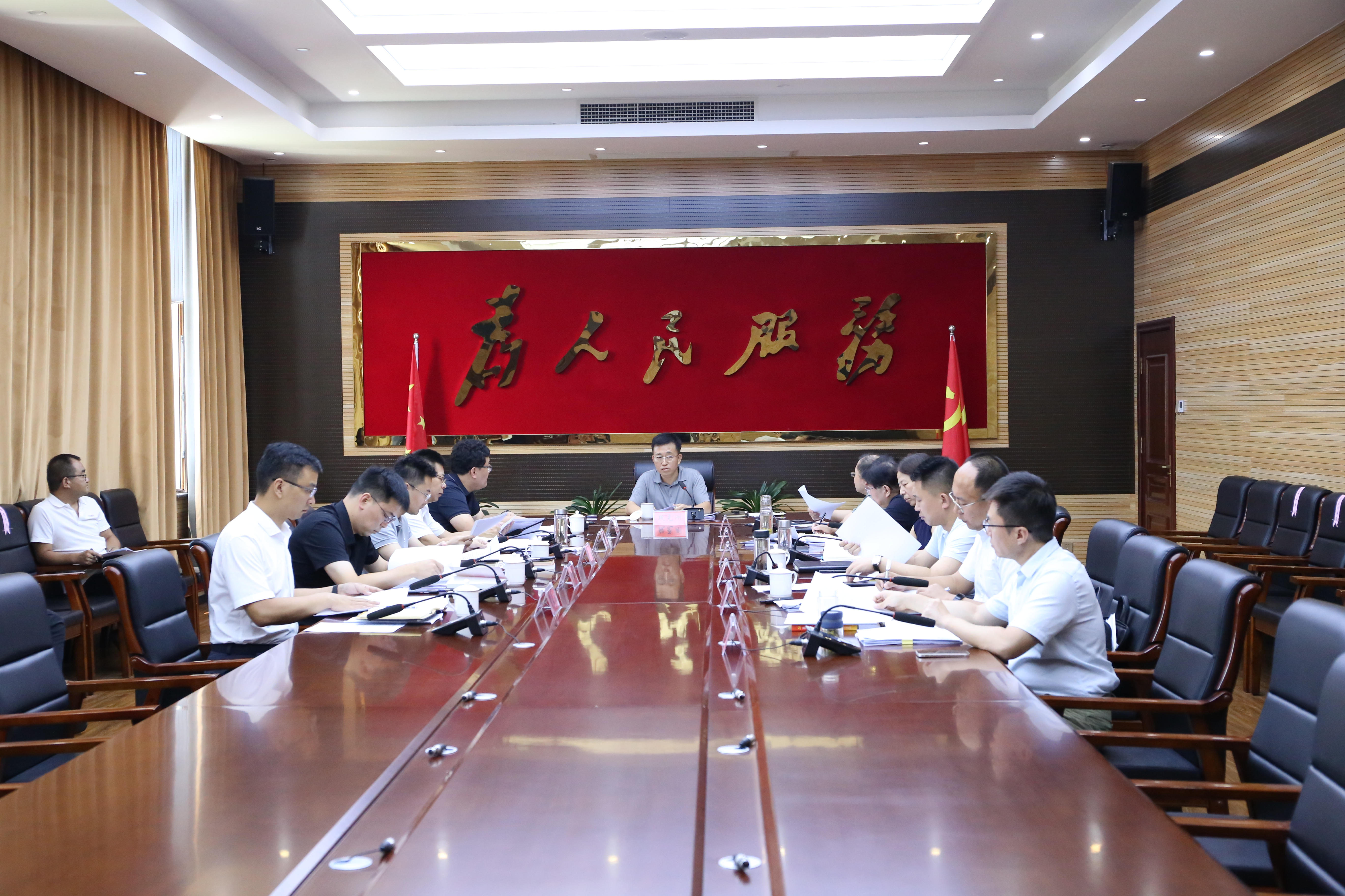 区委常委会召开会议