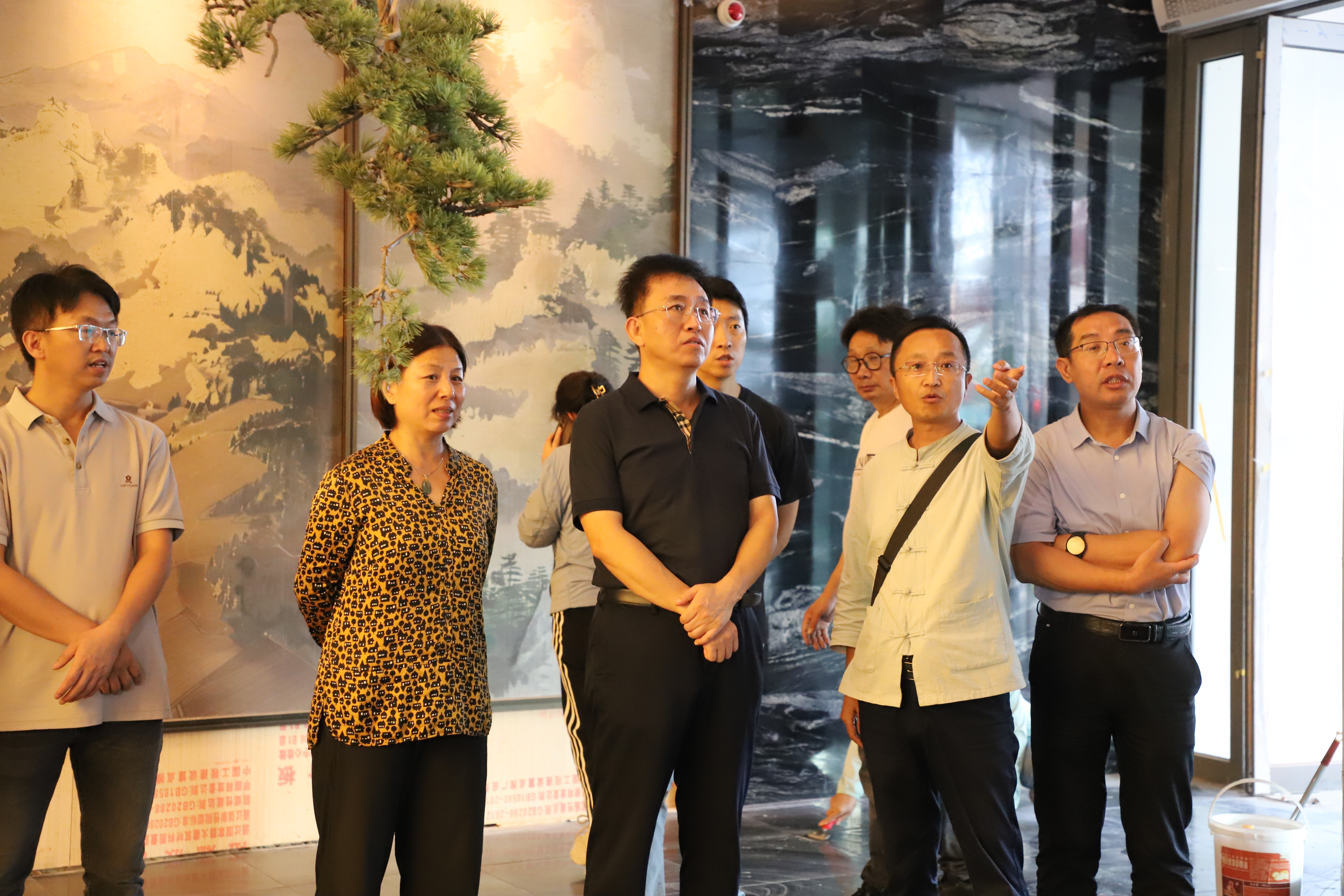 段尧刚深入我区万达悦华酒店项目现场进行调研