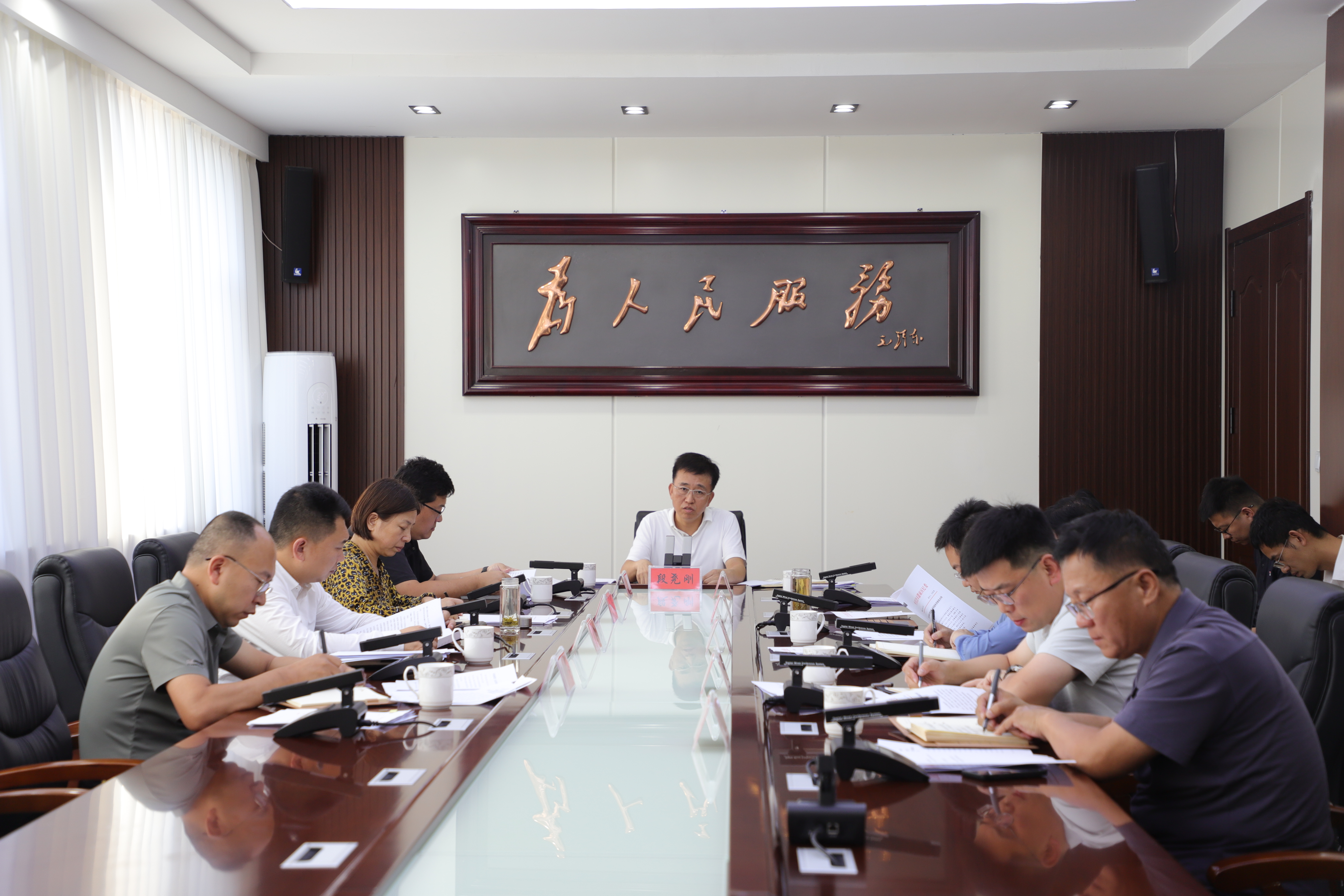 区委常委会召开会议