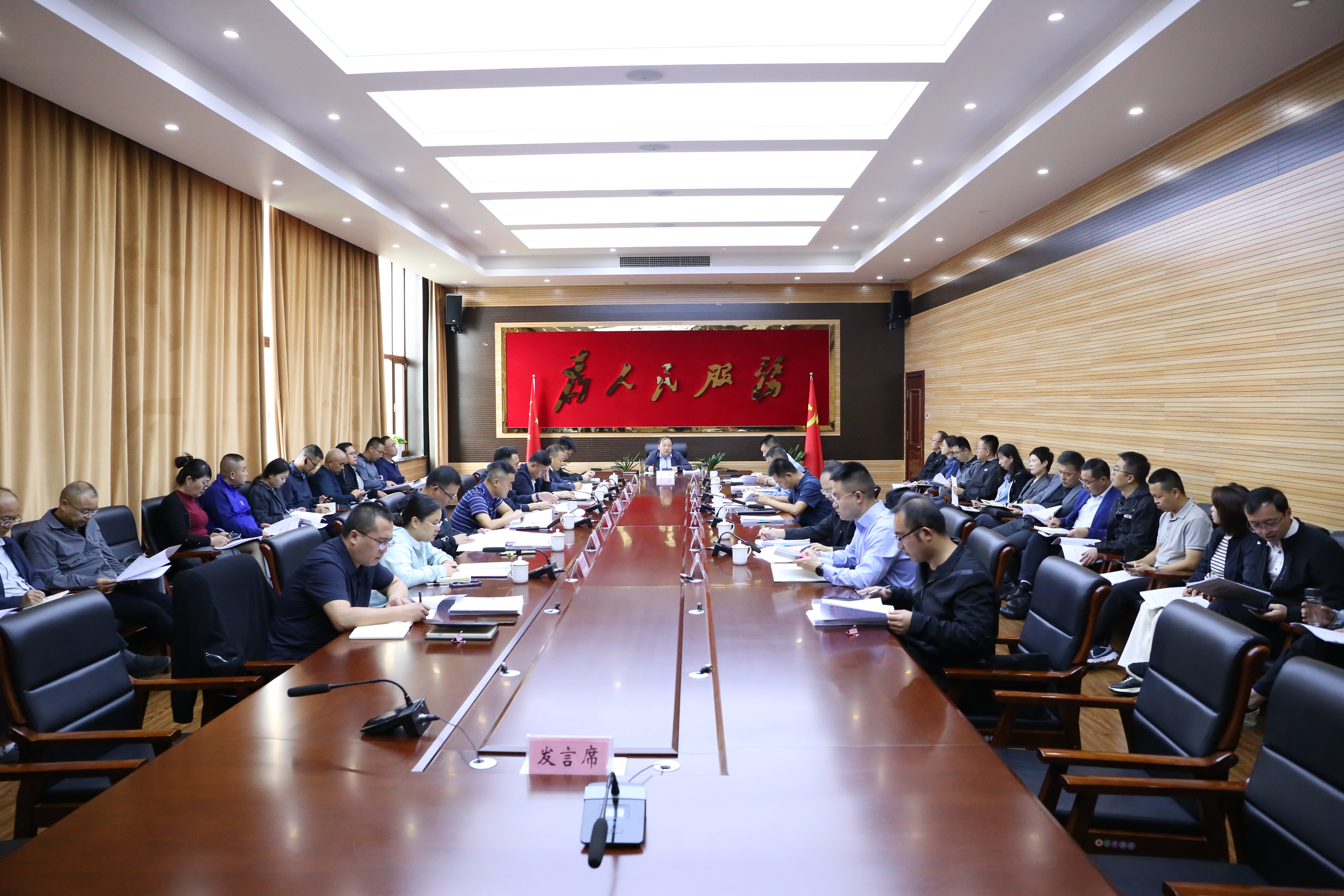 区政府召开党组会议暨常务会议