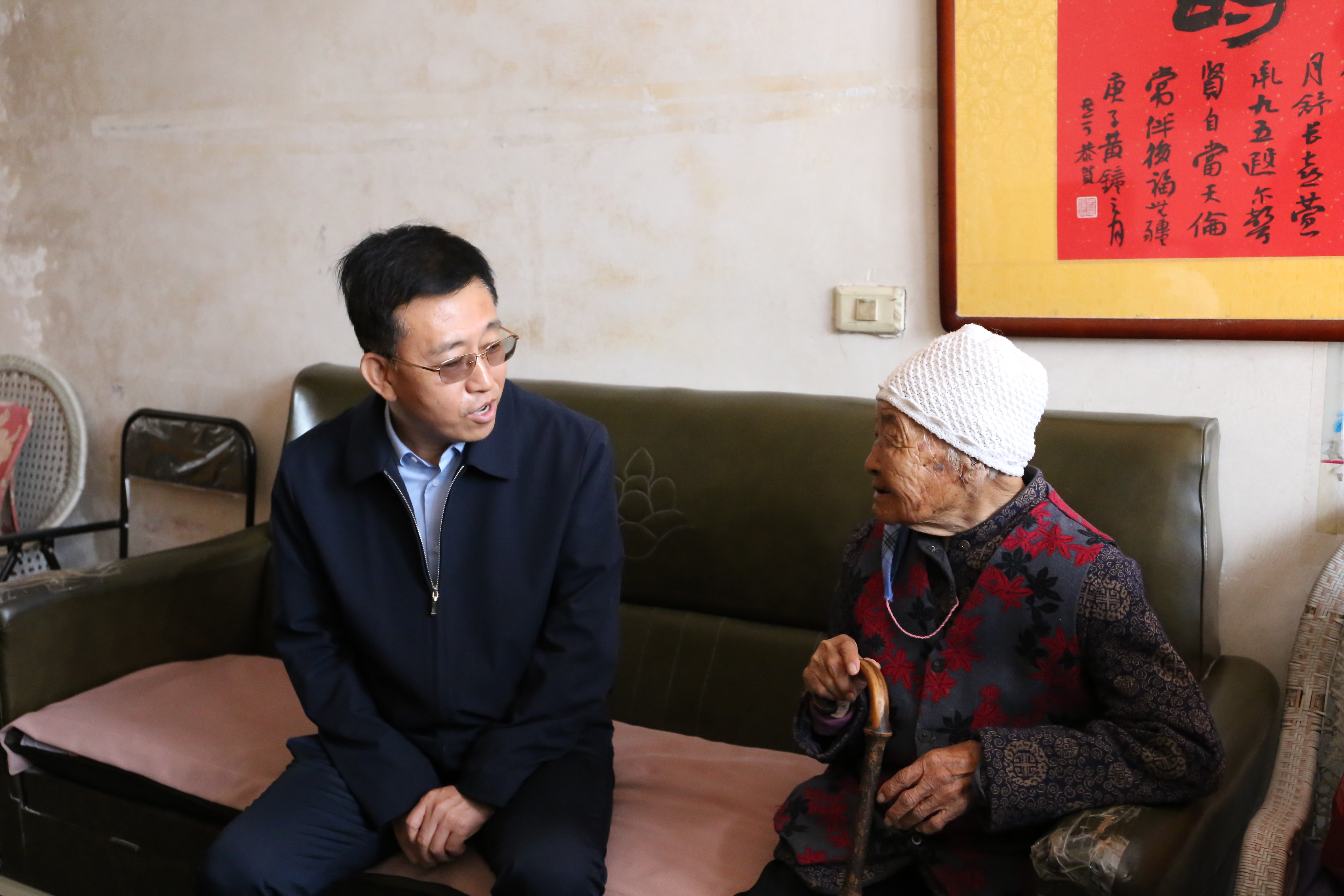 段尧刚看望慰问百岁老人