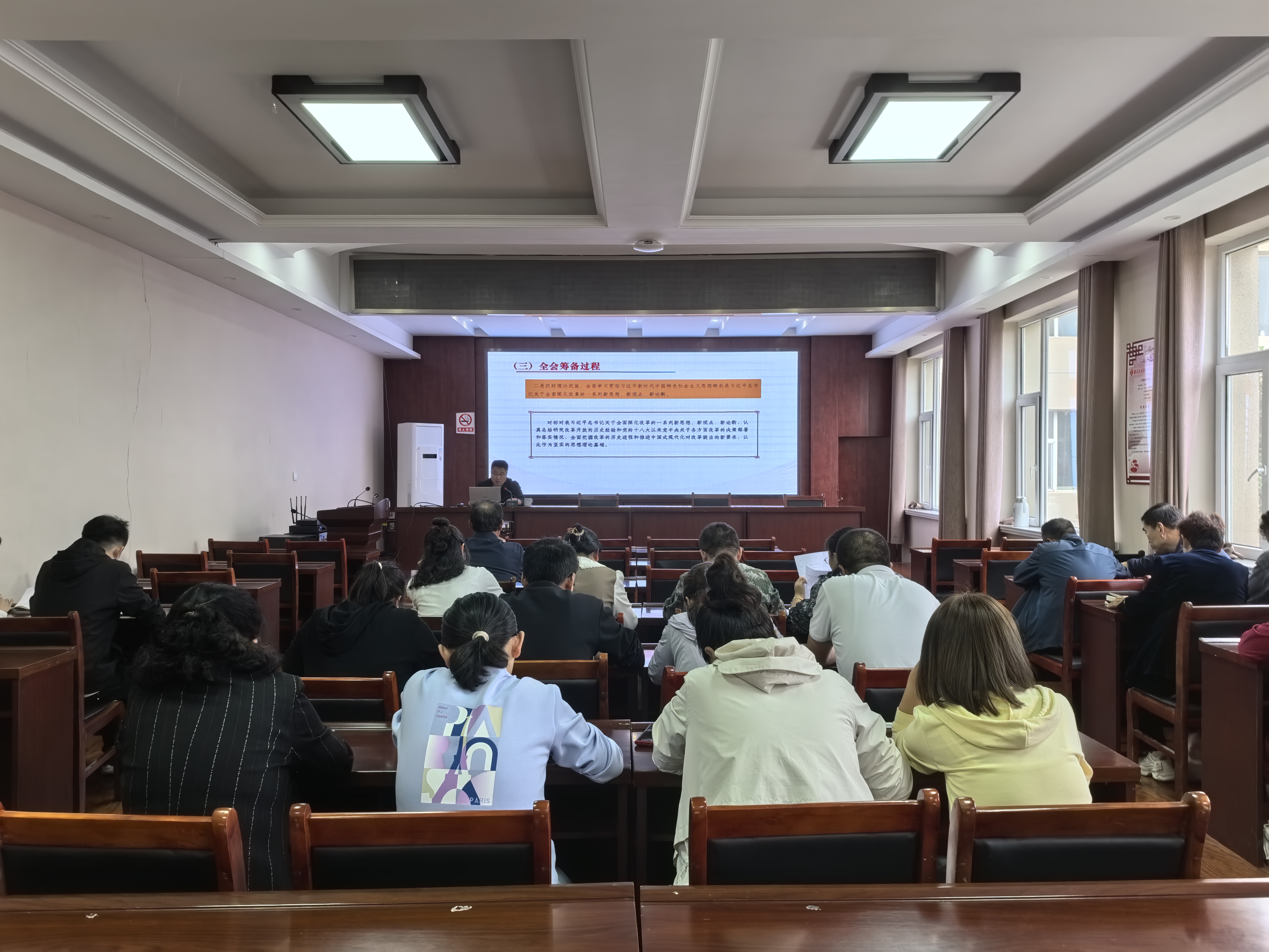 全会精神润心田