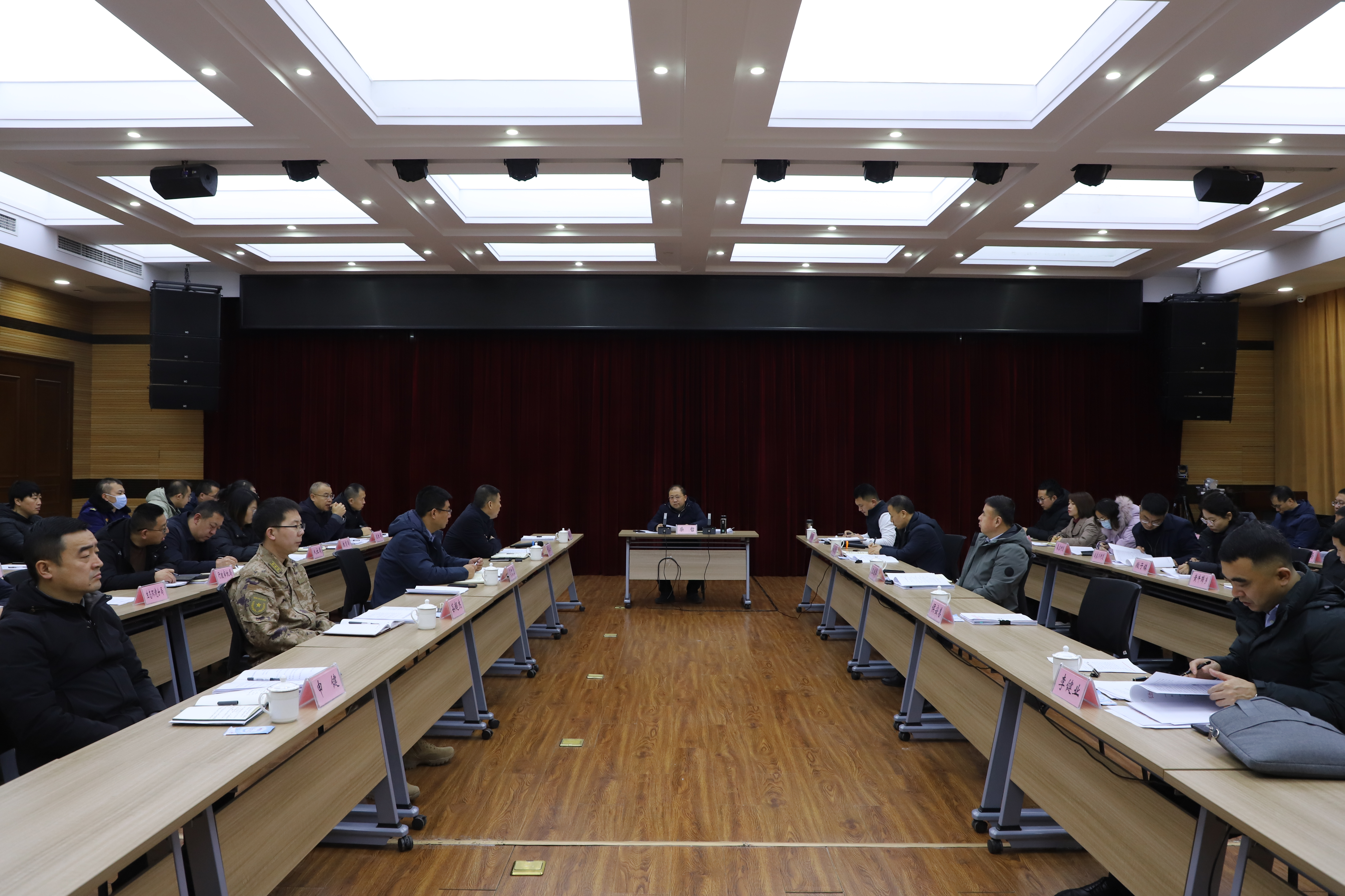 2025年区政府第一次党组会议暨第一次常务会议召开