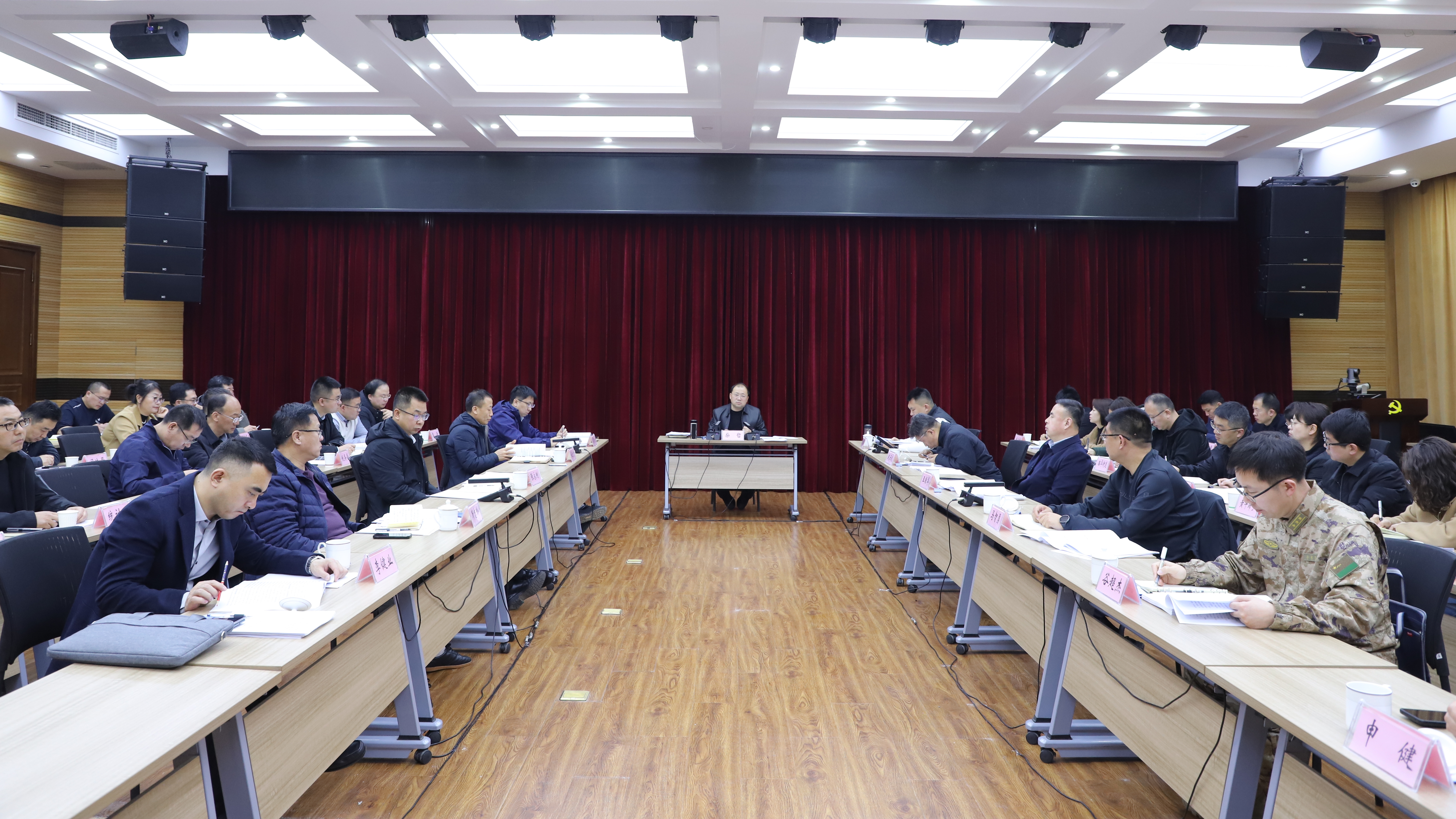 区政府召开常务会议