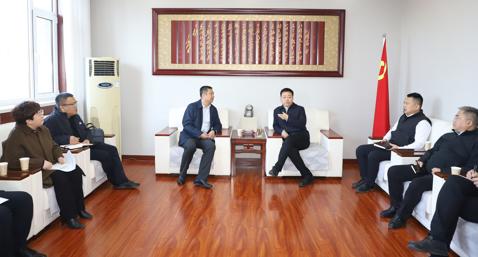 区委书记段尧刚会见康建斌  共商源网荷储一体化项目发展