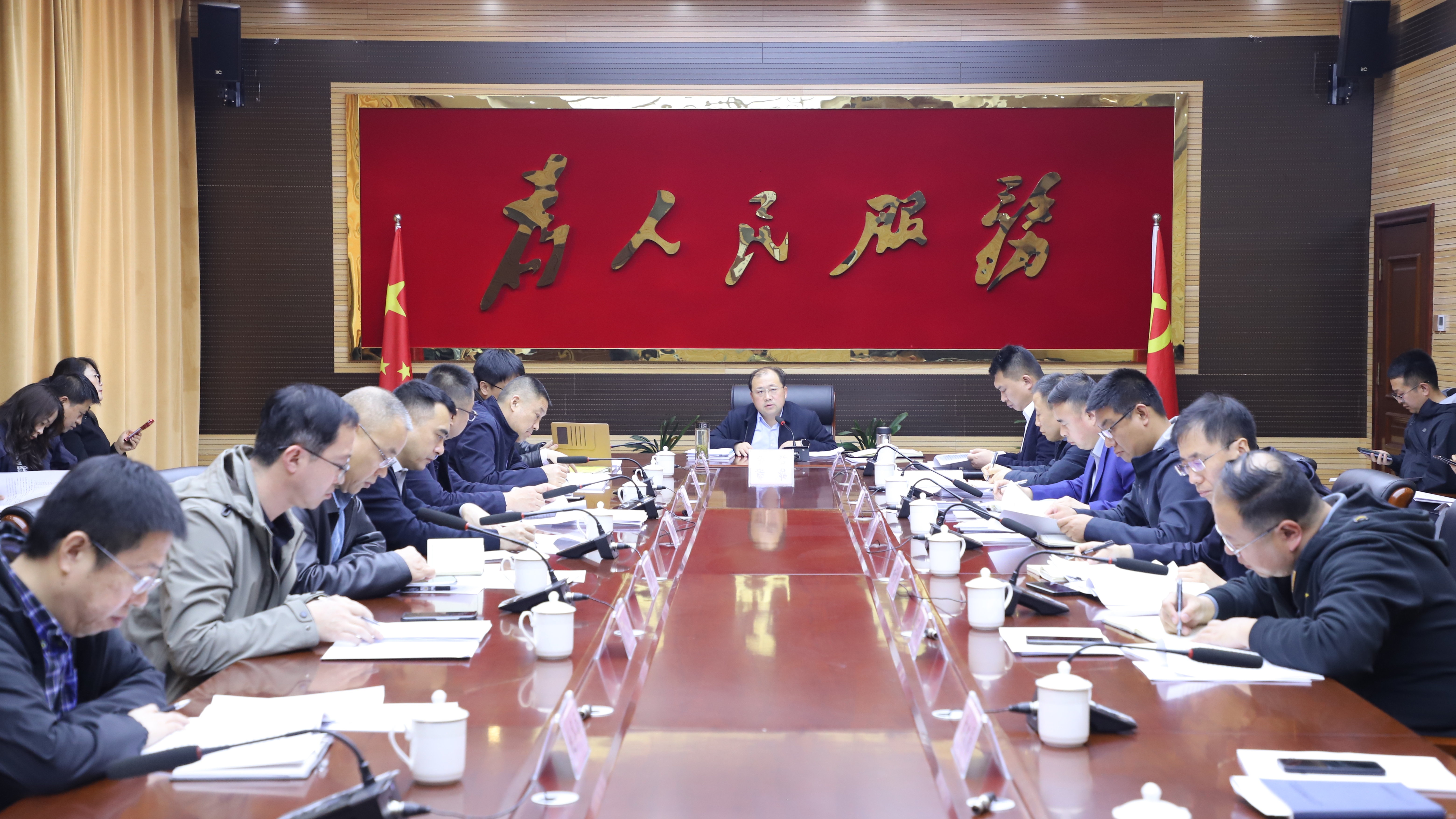 全区经济运行暨重点项目建设调度会召开