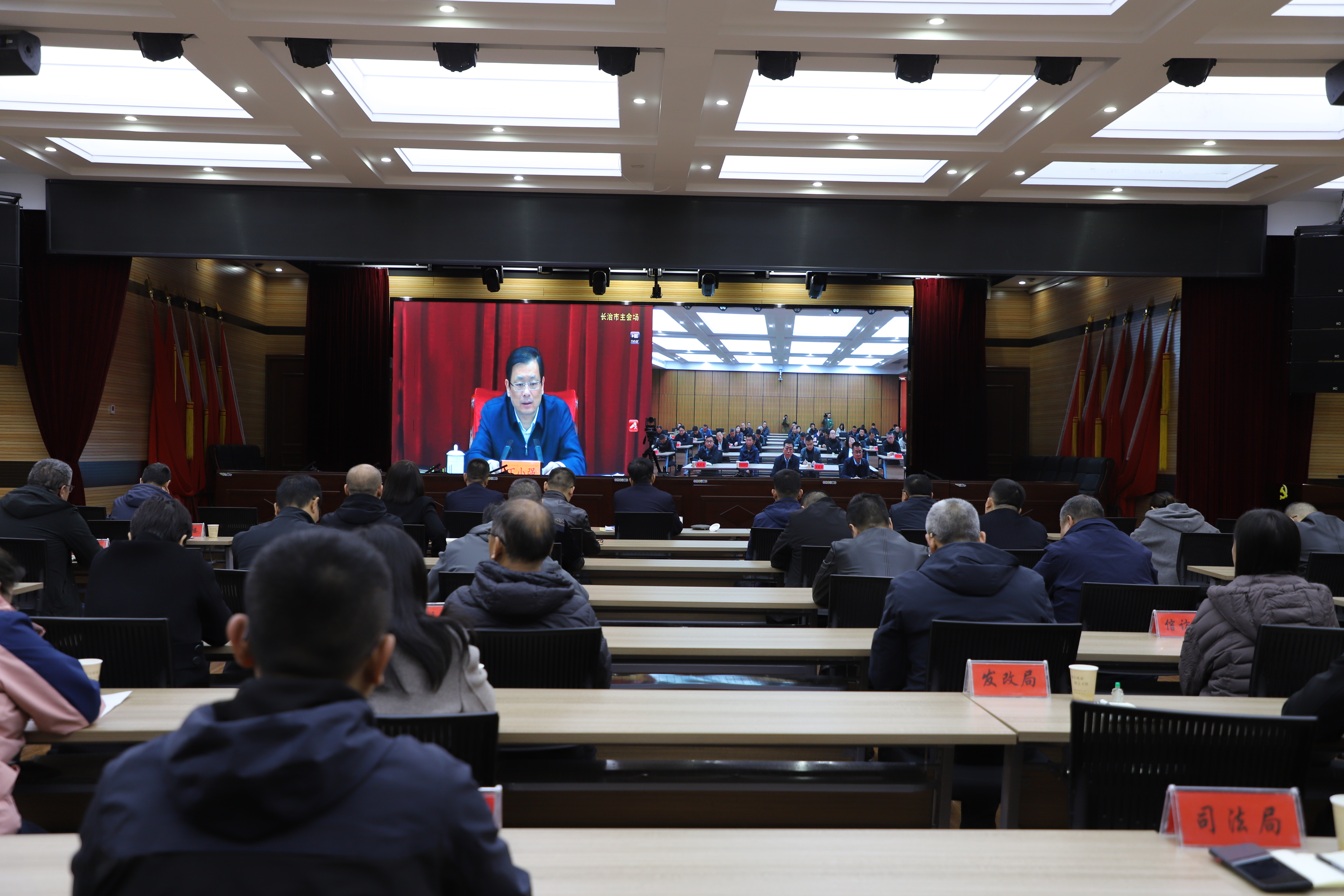 我区收听收看全市生态环境保护工作会议