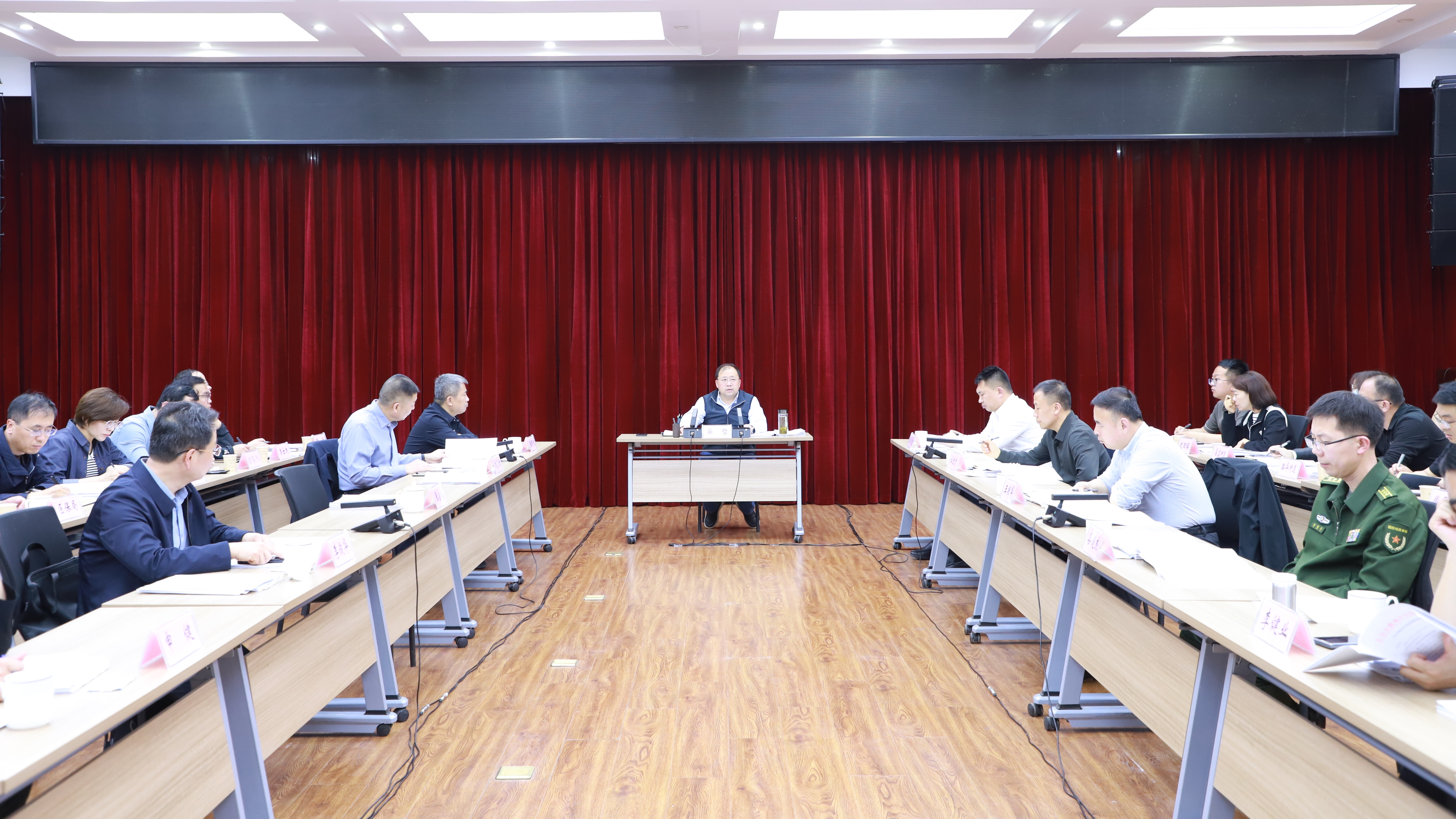 区政府召开2025年第3次常务会议