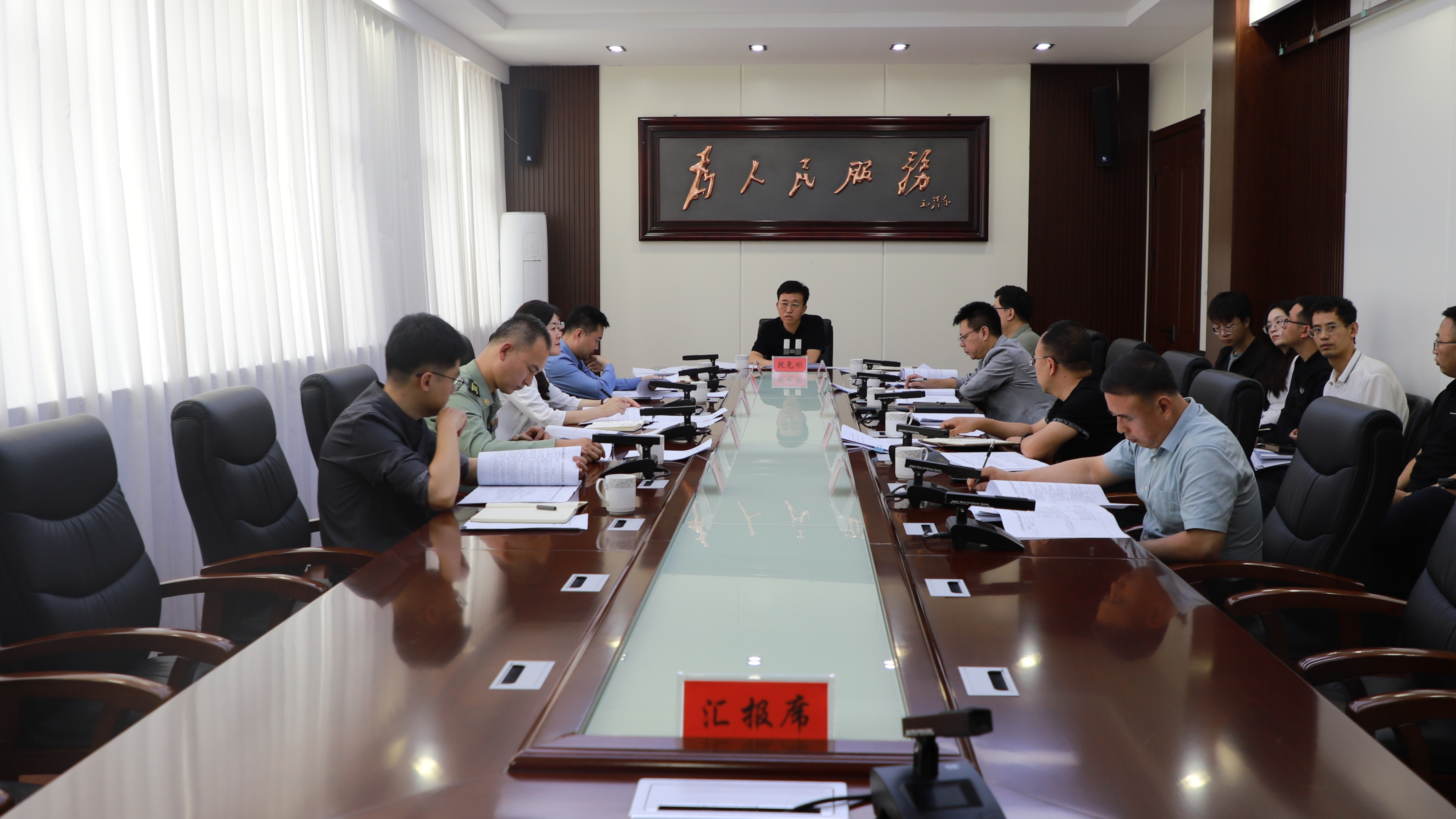 区委常委会召开会议